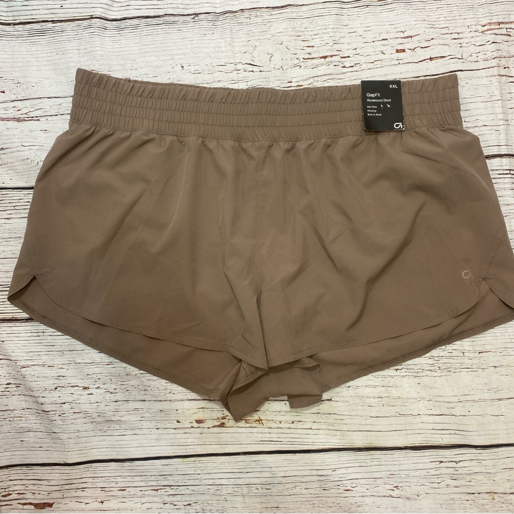 GAP Fit Runaround Athletic Shorts in Tan Size XXL Mid-Rise